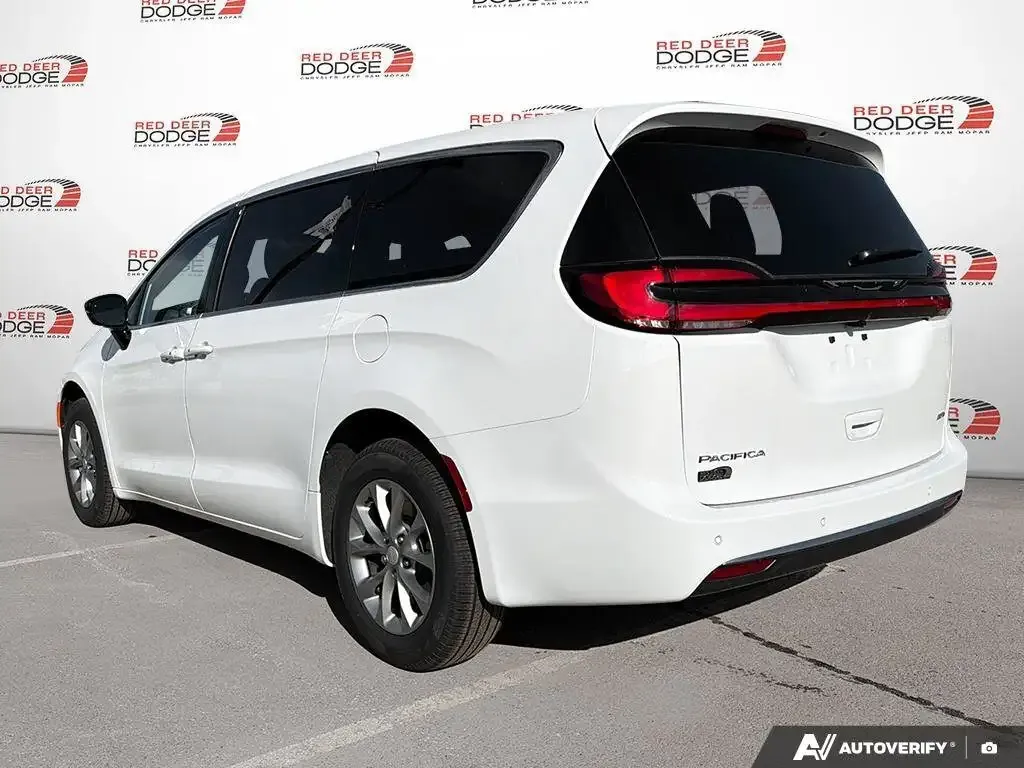 Chrysler Pacifica 2027 photo 3