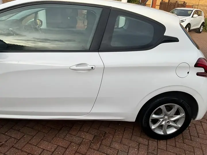 Peugeot 208 2016 photo 5