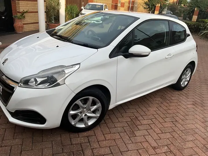 Peugeot 208 2016 photo 3