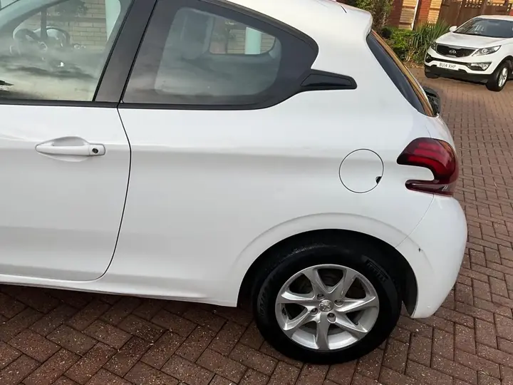 Peugeot 208 2016 photo 4