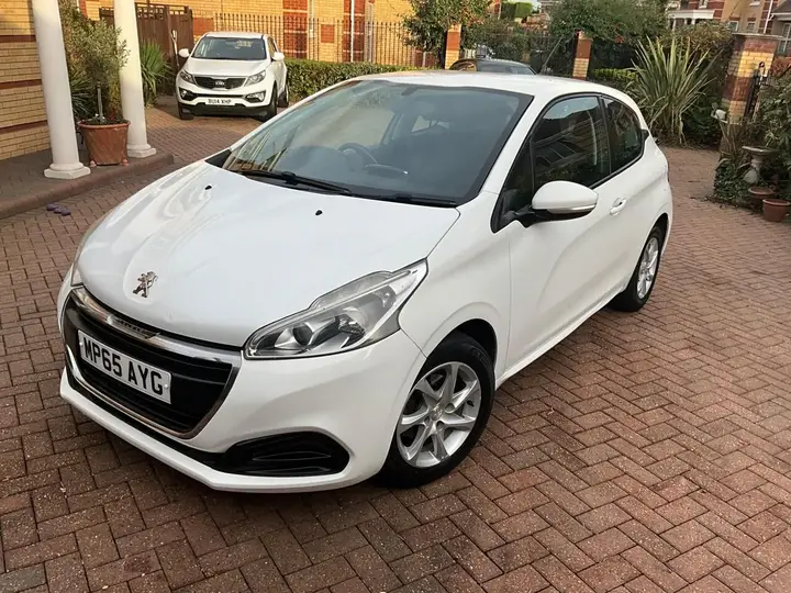 Peugeot 208 2016 photo 2