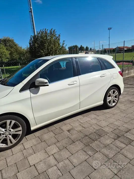 Mercedes-Benz B-Class 2015 photo 2