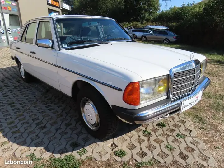 Mercedes-Benz 200 1983 photo 3