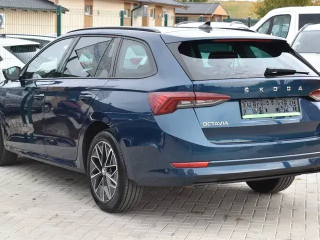 Skoda Octavia Combi 2023 photo 4