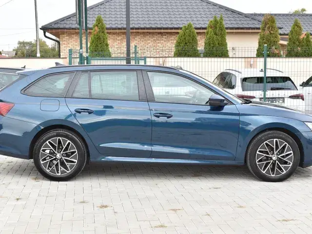 Skoda Octavia Combi 2023 photo 3