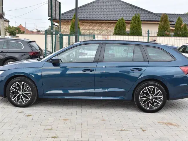 Skoda Octavia Combi 2023 photo 2