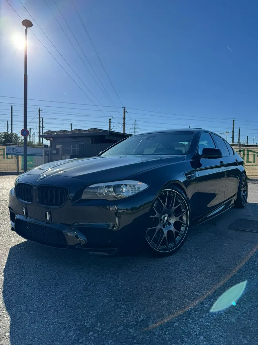 BMW 5 Series 2010 photo 2