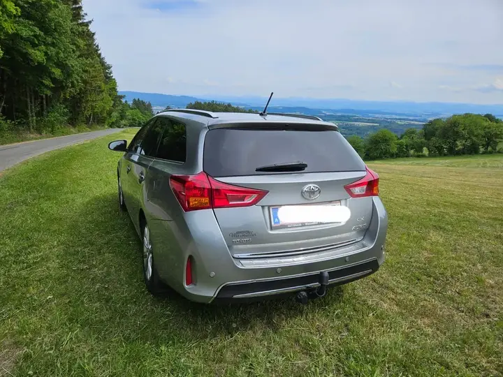 Toyota Auris 2013 photo 2