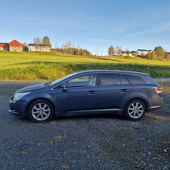 Toyota Avensis 2010 photo 5
