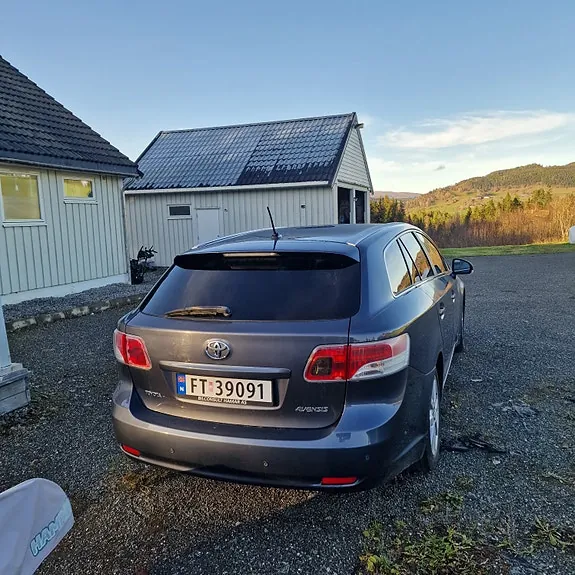 Toyota Avensis 2010 photo 3