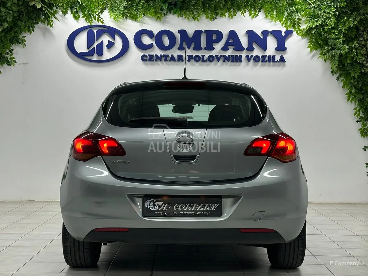 Opel Astra J 2011 photo 5