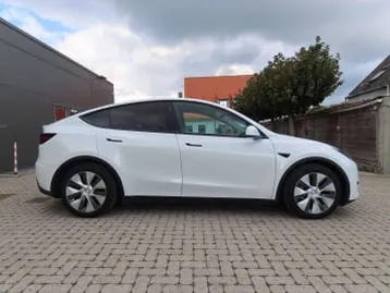 Tesla Model Y 2023 photo 2