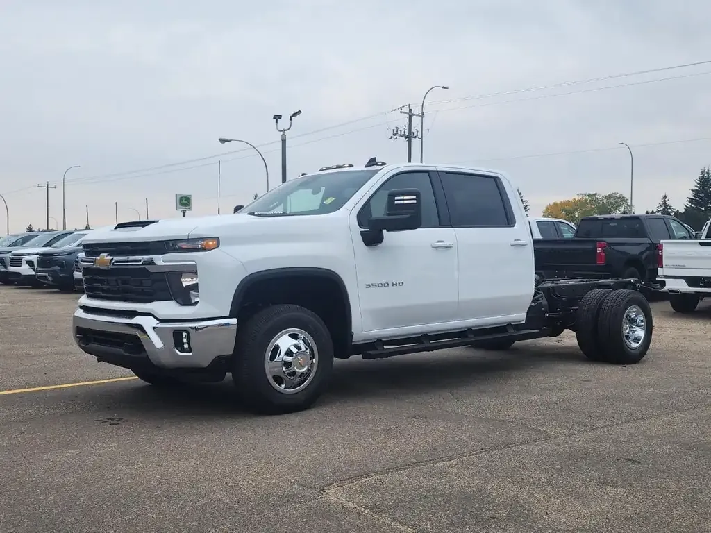 Chevrolet Silverado 3500 2026 photo 2