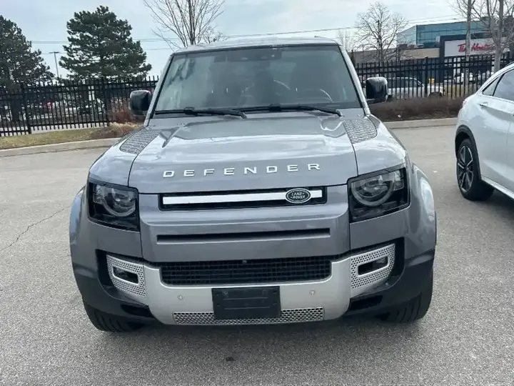 Land Rover Defender 2023 photo 2