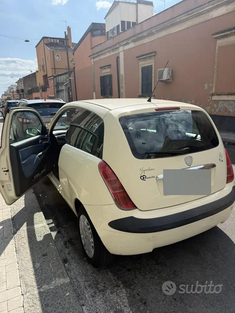 Lancia Ypsilon
