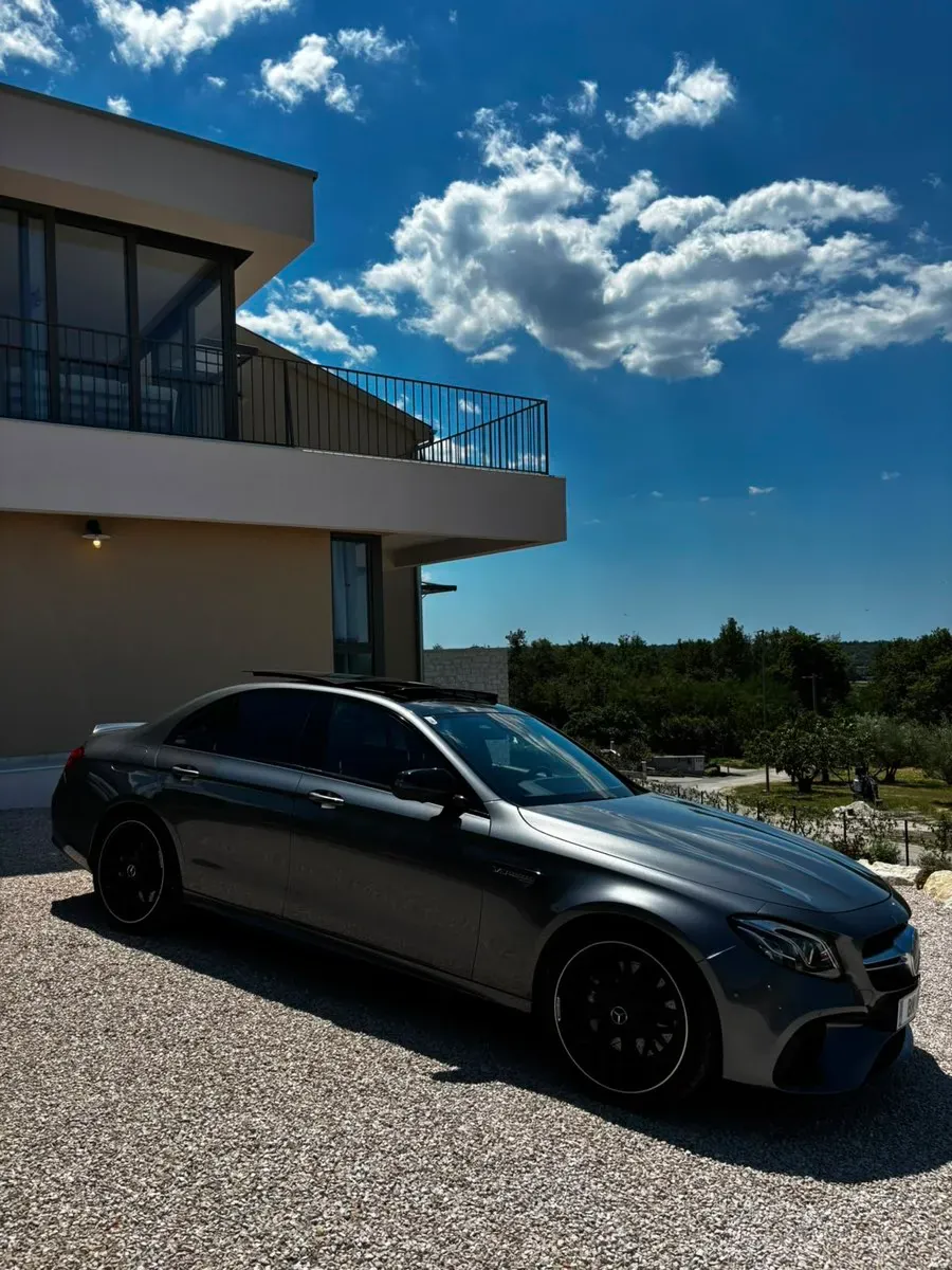 Mercedes-Benz E-Class 2018 photo 3