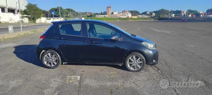 Toyota Yaris 2011 photo 3