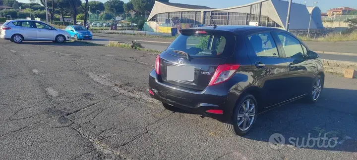 Toyota Yaris 2011 photo 5
