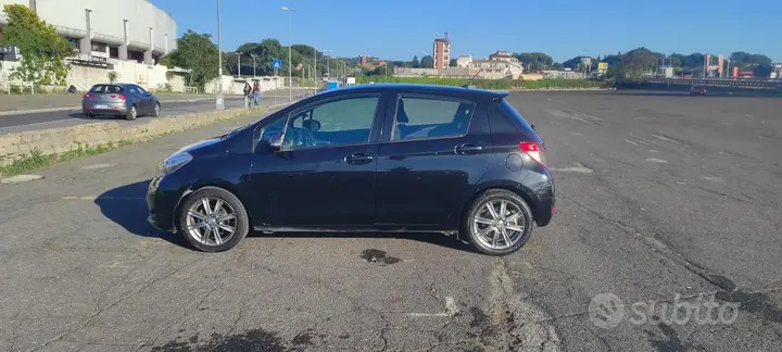 Toyota Yaris 2011 photo 4