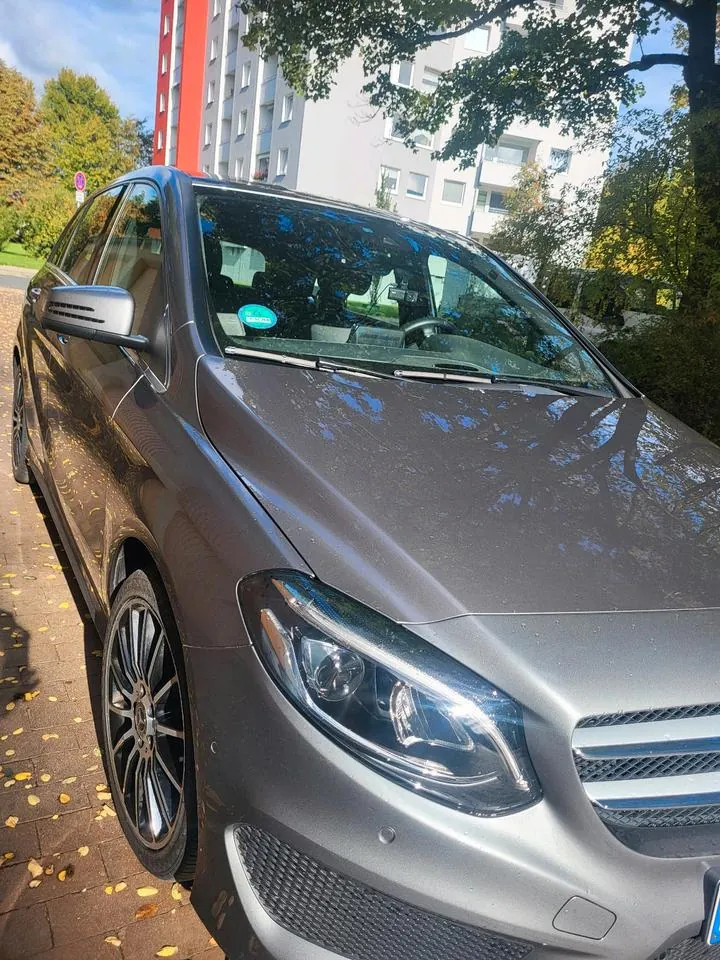 Mercedes-Benz B 180