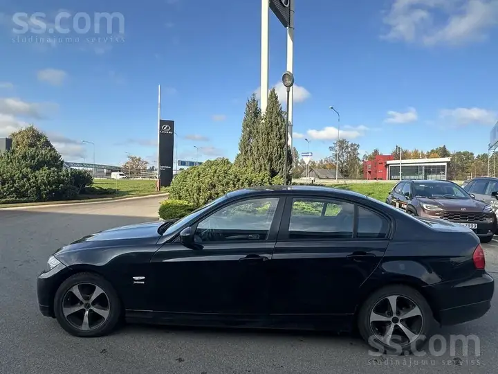 BMW 320 2010 photo 3