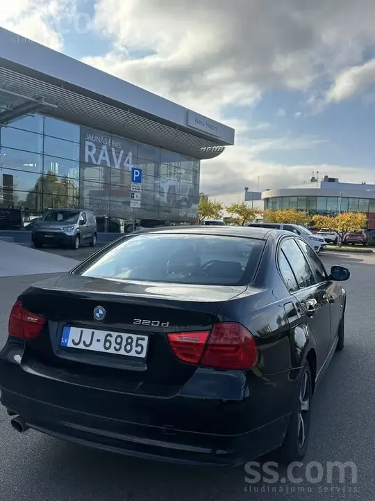 BMW 320 2010 photo 4