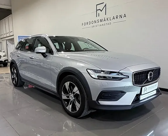 Volvo V60 Cross Country 2023 photo 4