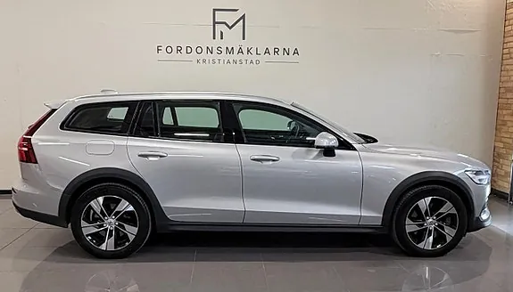 Volvo V60 Cross Country 2023 photo 5