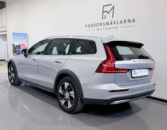 Volvo V60 Cross Country 2023 photo 3