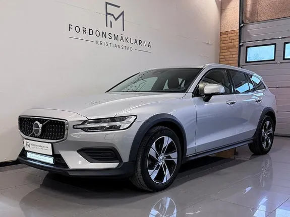 Volvo V60 Cross Country 2023 photo 2
