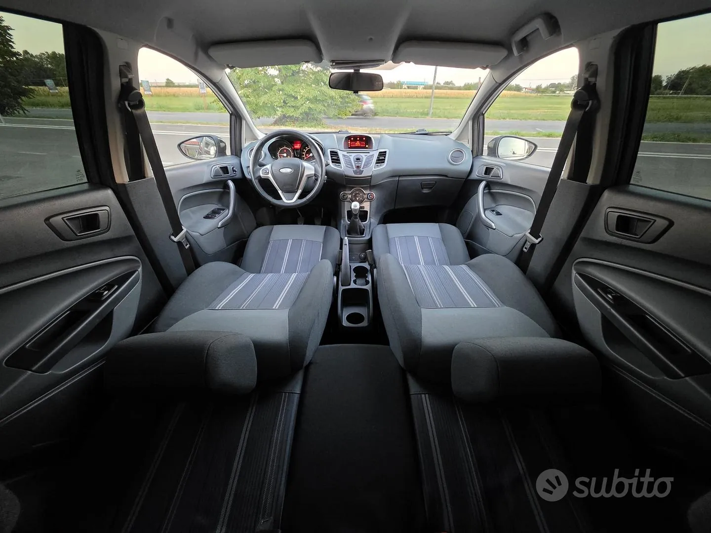 Ford Fiesta 2011 photo 5