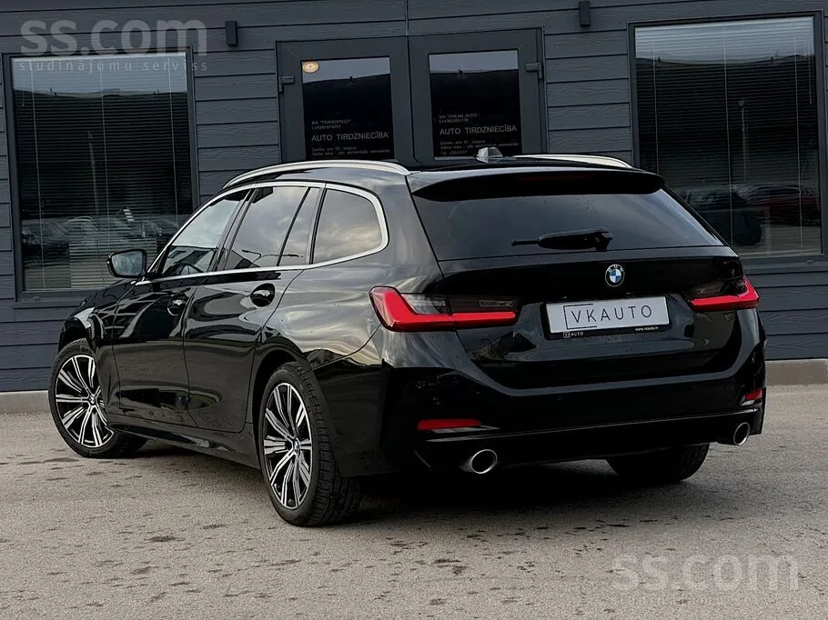 BMW 3 Series 2022 photo 2