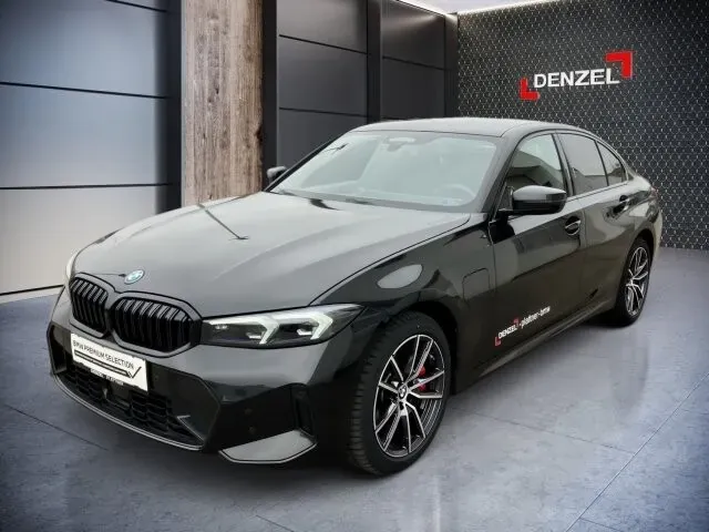BMW 3 Series 2023 photo 2