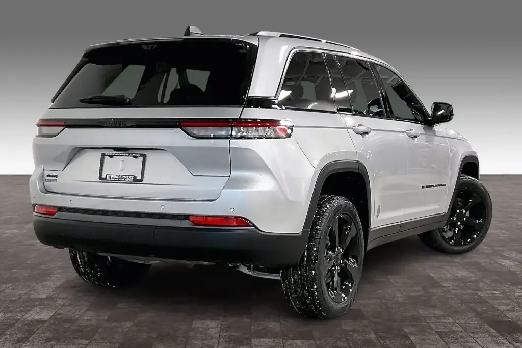 Jeep Grand Cherokee 2026 photo 5