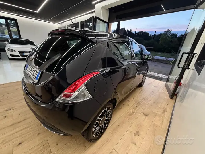 Lancia Ypsilon 2013 photo 2