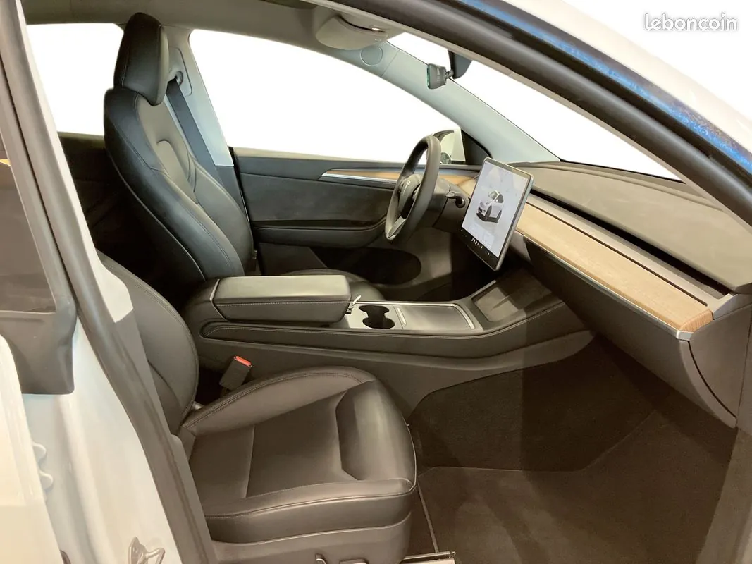 Tesla Model Y 2024 photo 4