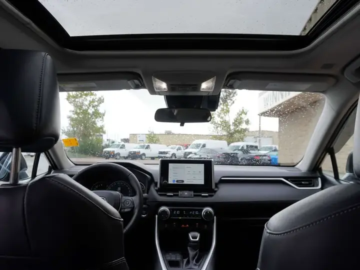 Toyota Rav4 2023 photo 2
