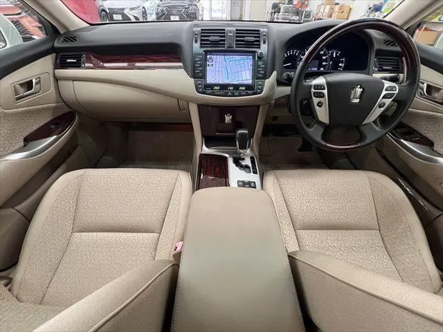 Toyota Crown Royal 2011 photo 3