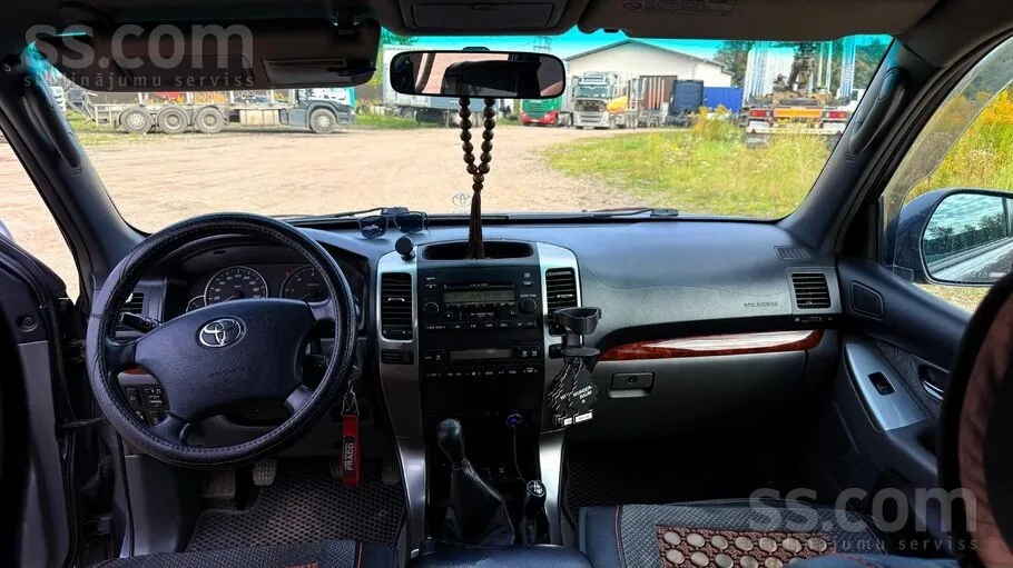 Toyota Land Cruiser 2005 photo 2