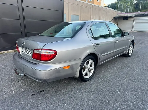 Nissan Maxima 2000 photo 2