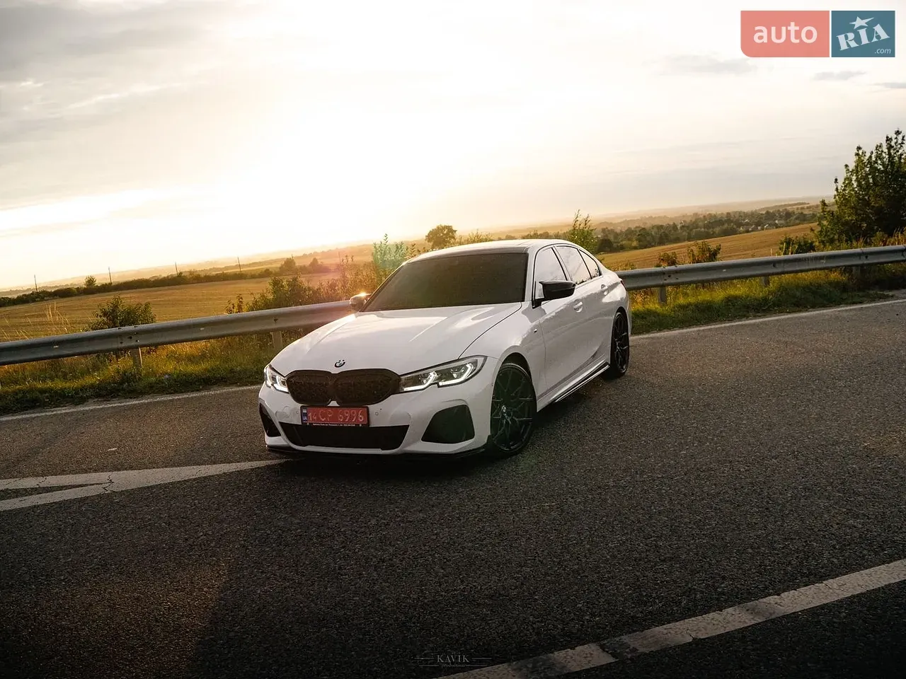 BMW 3 Series 2019 photo 3