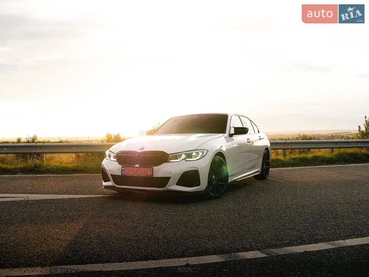 BMW 3 Series 2019 photo 2