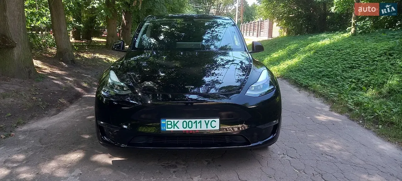 Tesla Model Y 2023 photo 2