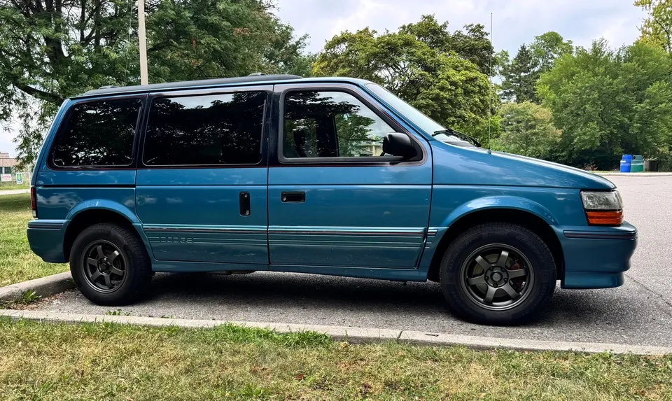 Dodge Caravan 1993 photo 2