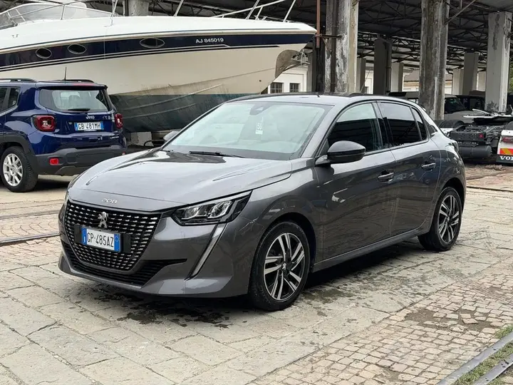 Peugeot 208 2023 photo 2