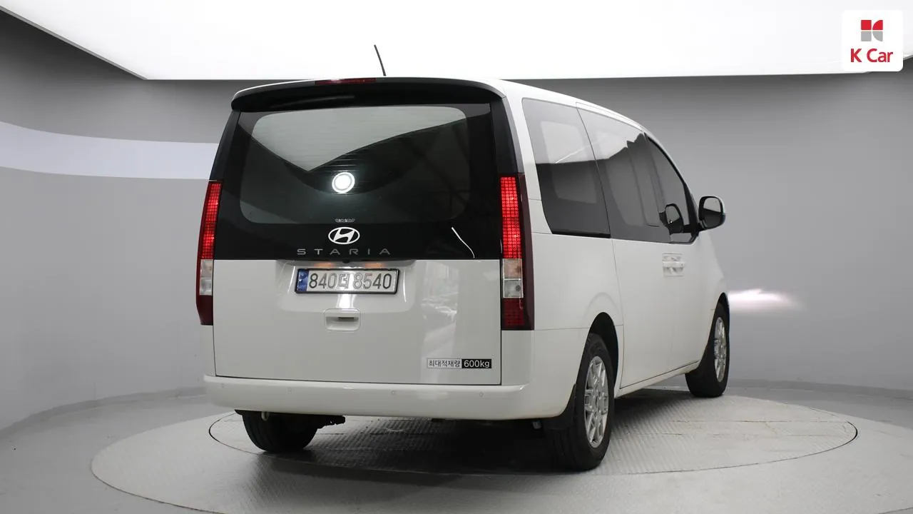 Hyundai Staria 2025 photo 2