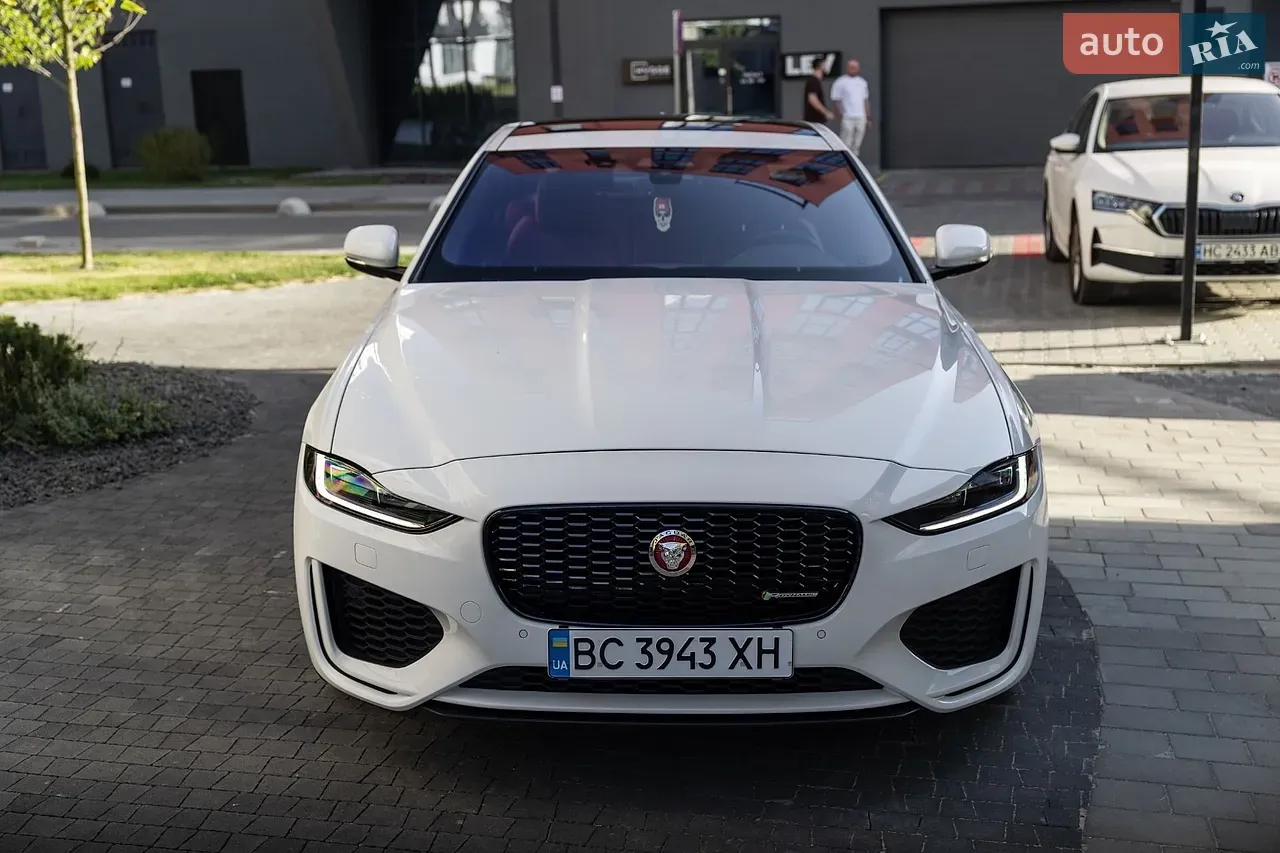 Jaguar Xe 2020 photo 4