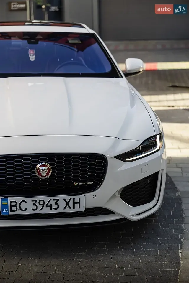 Jaguar Xe 2020 photo 3