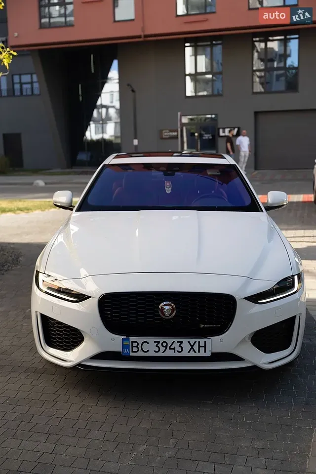 Jaguar Xe 2020 photo 2