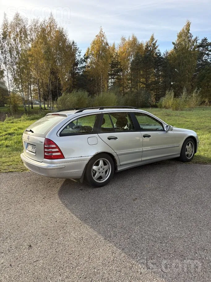 Mercedes-Benz C220 2006 photo 2